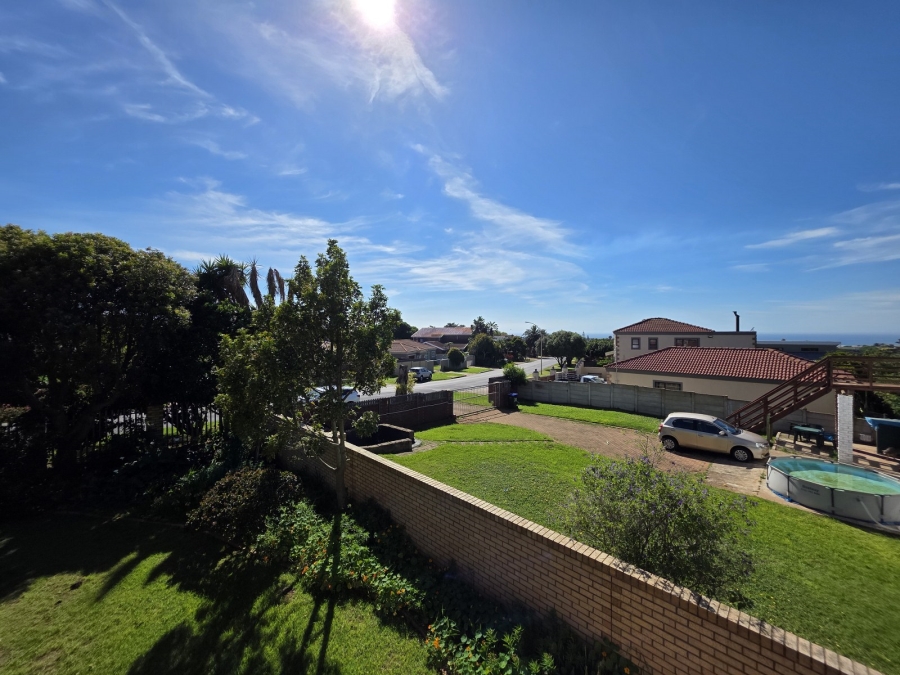 4 Bedroom Property for Sale in Wavecrest Eastern Cape